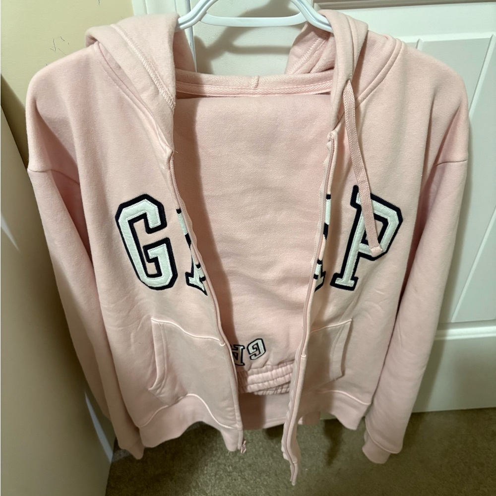 GAP Sweatsuit - Picture 4 of 4